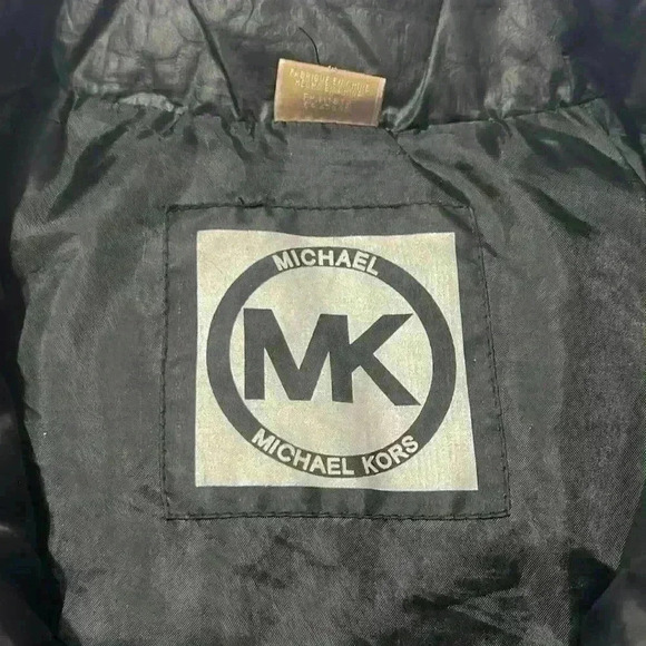 Michael Kors black crocodile embossed,‎ full zip puffer vest. Women’s size P/L - Picture 4 of 10